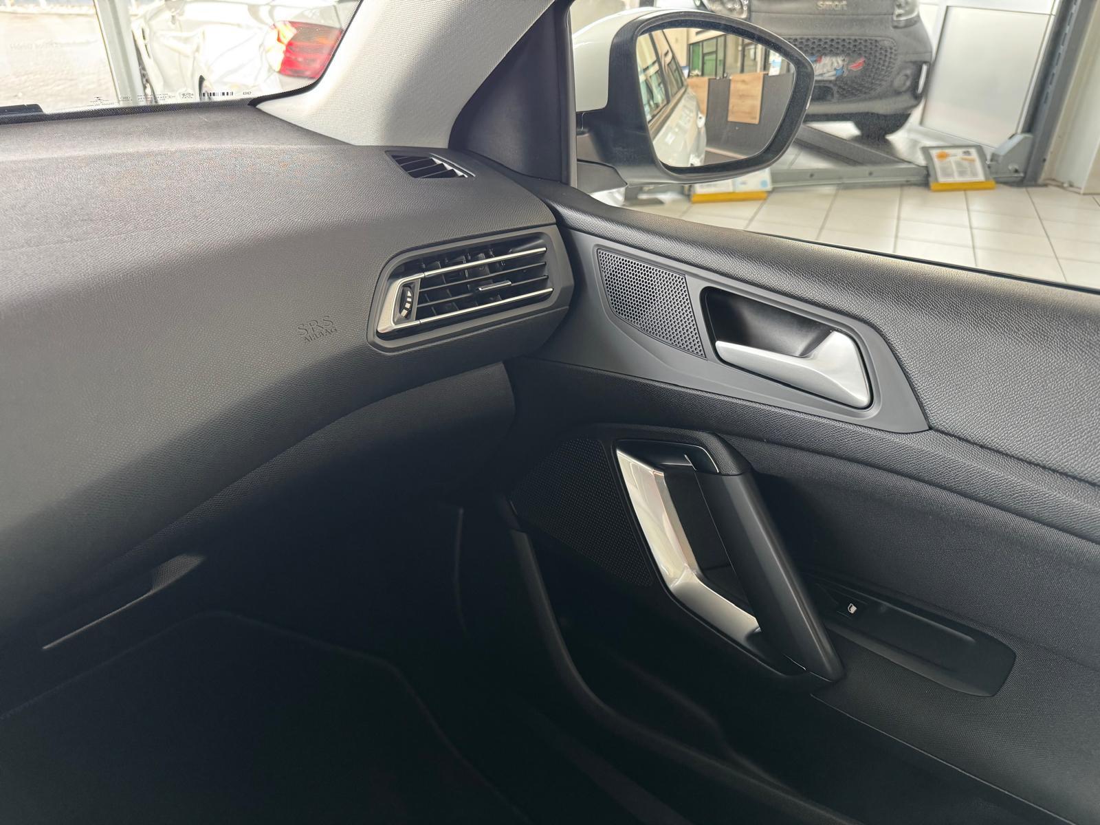 Peugeot 308 Style *Panorama*Kamera*CarPlay*Navi*SHZ*PDC*