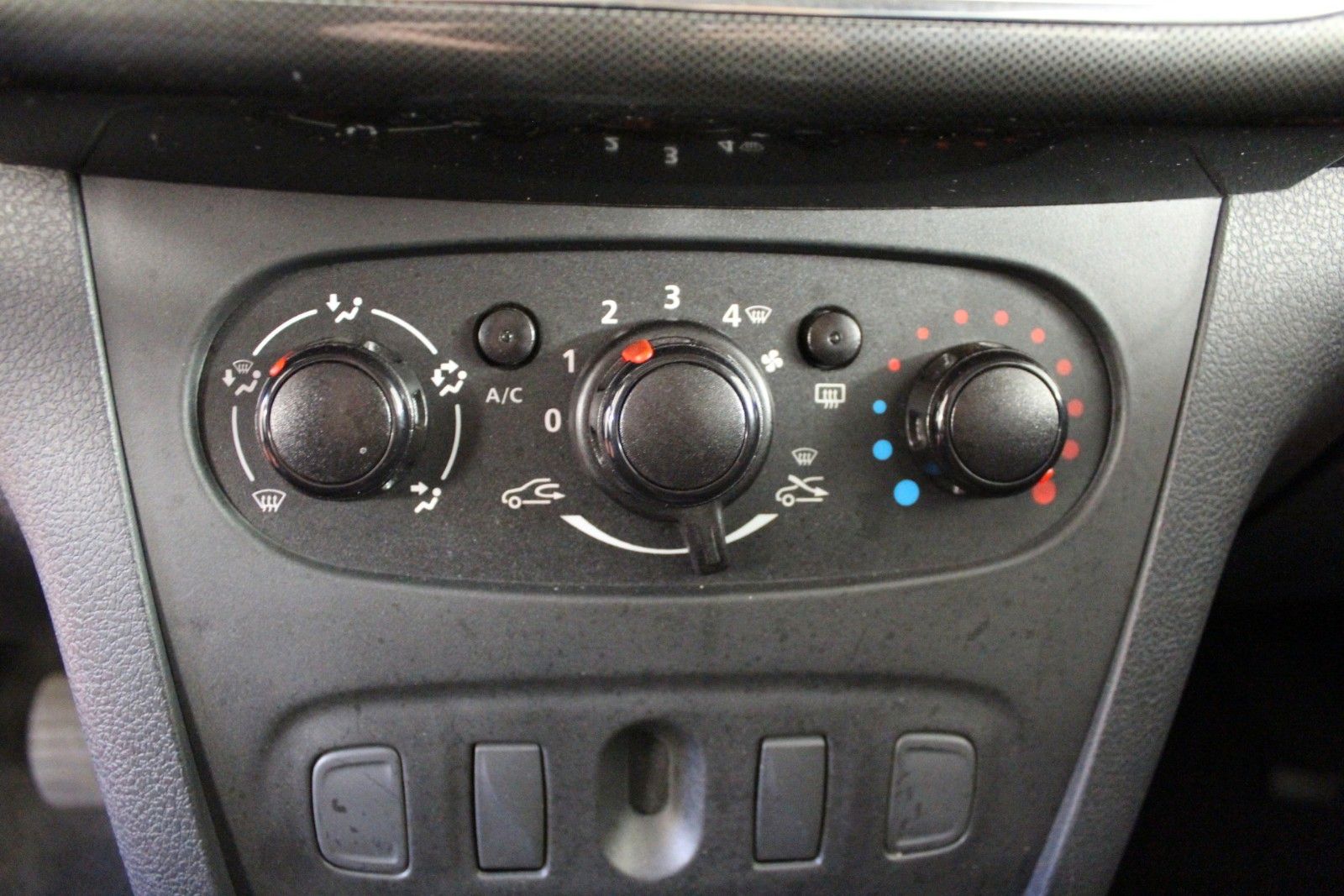 Fahrzeugabbildung Dacia Sandero TCe 90 Stepway *Media-Nav*