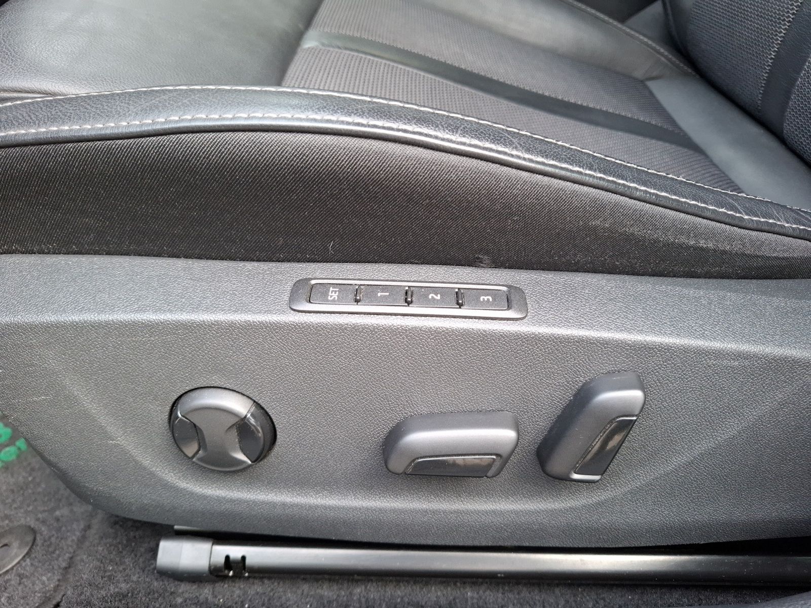 Fahrzeugabbildung SKODA Octavia Combi TDI First-Edition DSG Matrix Navi