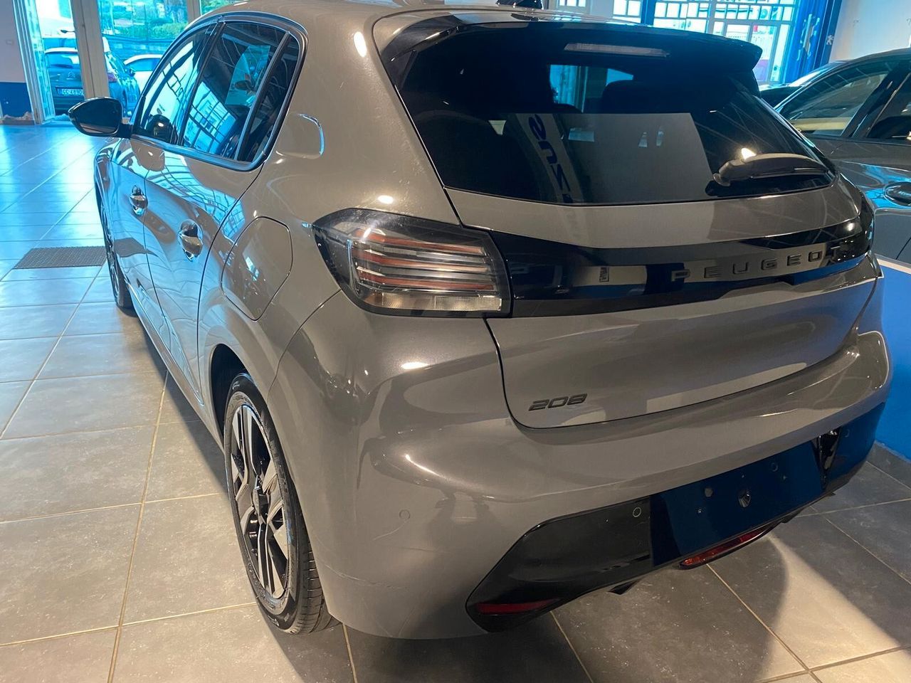 Peugeot 208 PureTech 100 Stop&Start 5 porte Allu imagem 3