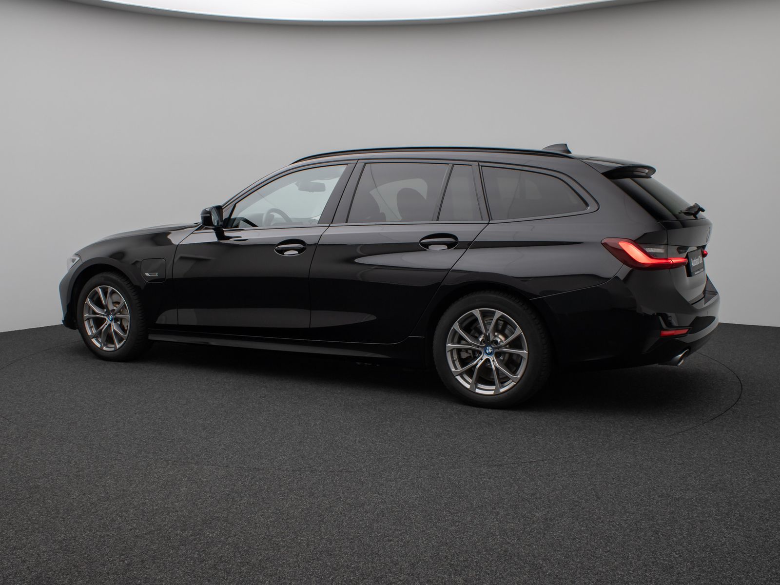 Fahrzeugabbildung BMW 330e Sport Line DAB HiFi WLAN Stop&Go PDC Alarm