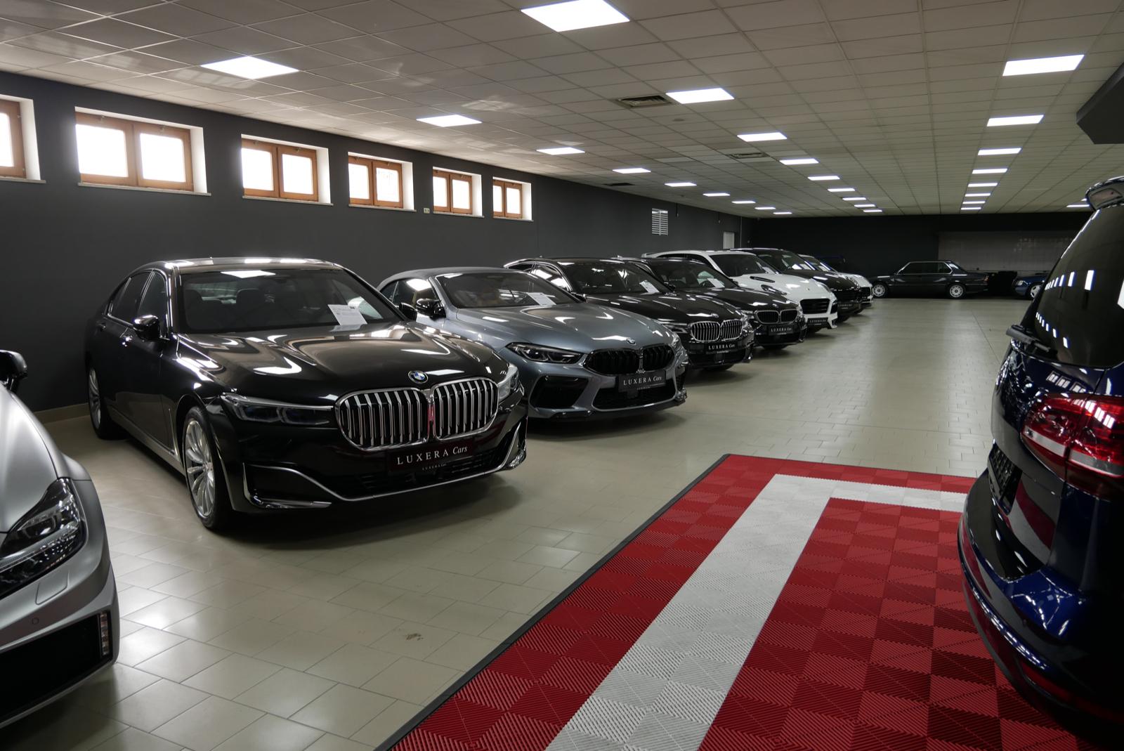 showroom-image-top