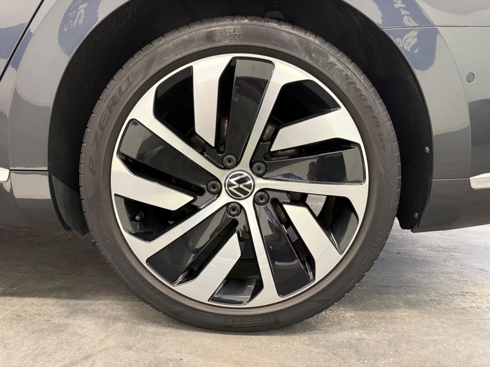 Volkswagen Arteon 2.0 TDI R-Line 4M ACC Pano AHK Kamera HUD