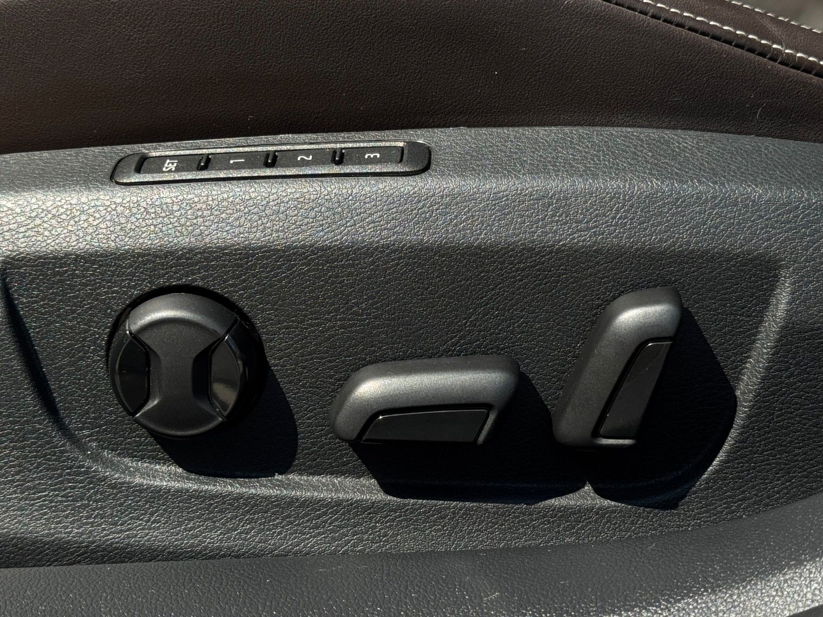 Fahrzeugabbildung SKODA Superb 2.0 TSI L&K Canton Pano Mem. ACC AHK LED