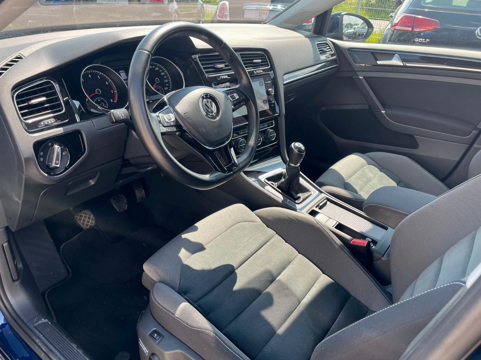 Fahrzeugabbildung Volkswagen Golf VII 1.5 TSI Highline Navi LED KAM ACC Alcan