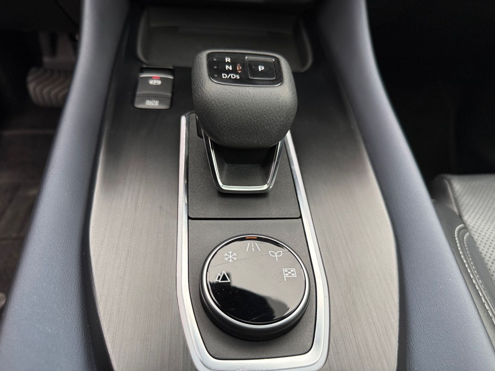 Fahrzeugabbildung Nissan Qashqai 1.3 DIG-T Tekna+ 4x4 *WKR*BOSE*LEDER*