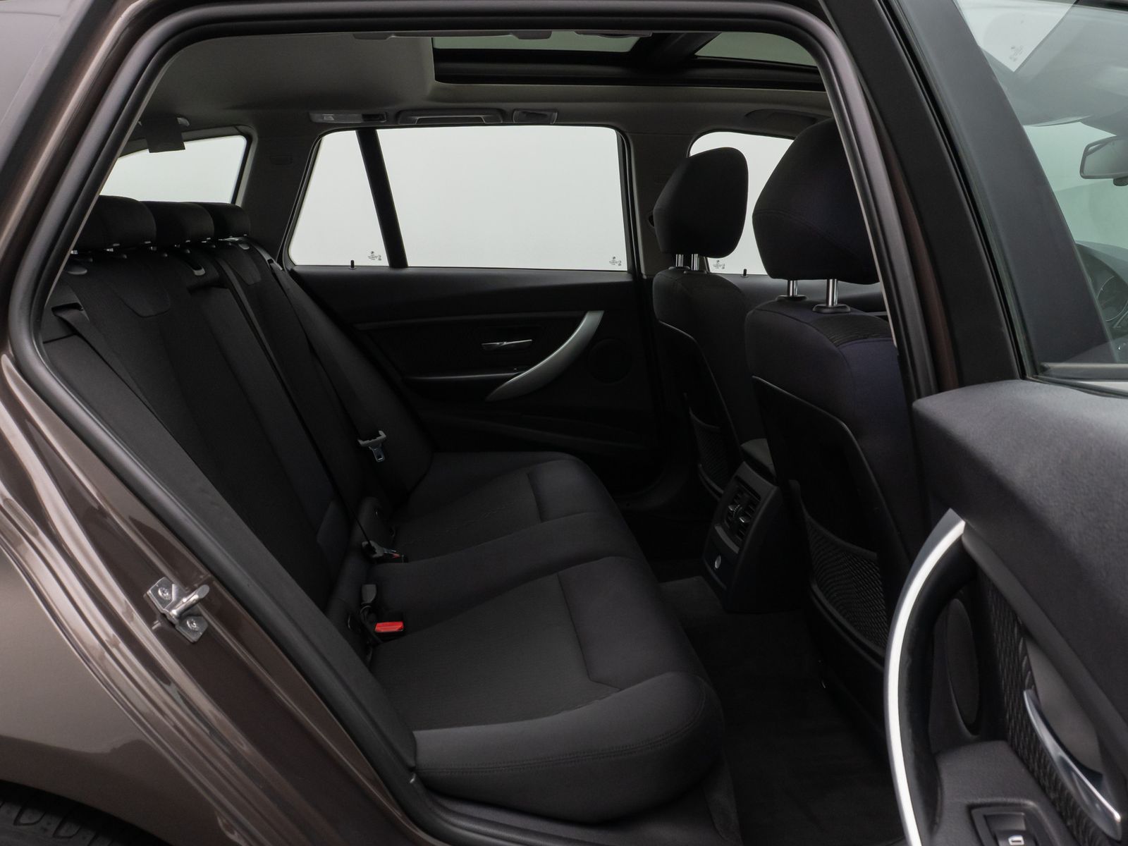 Fahrzeugabbildung BMW 320d GeschwindigReg HUD HiFi Xenon AHK Panorama