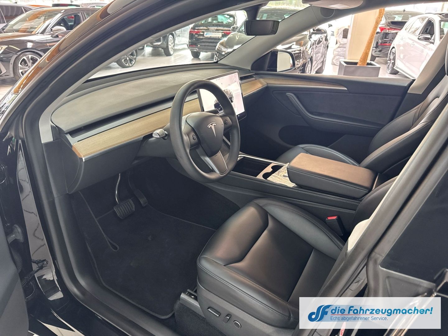 Fahrzeugabbildung Tesla Model Y RWD Panorama Navi Soundsystem LED ACC WL