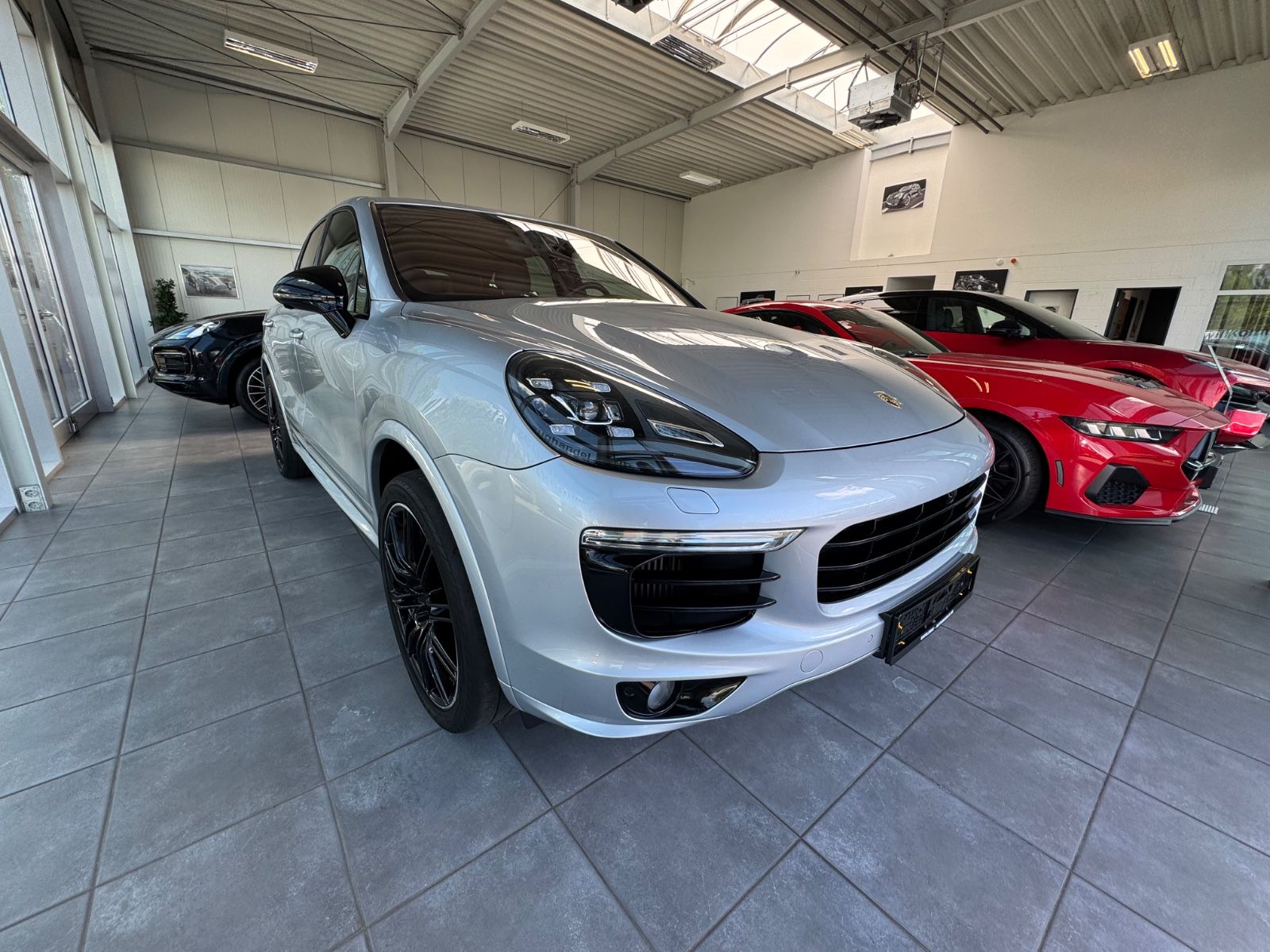 Fahrzeugabbildung Porsche Cayenne S Porsche Scheckheft