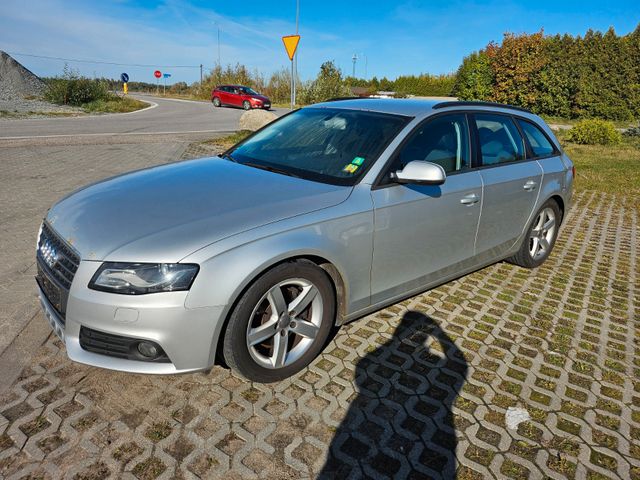 Audi A4  2,0 TDI 140KM NAVI-MANUEL !!!