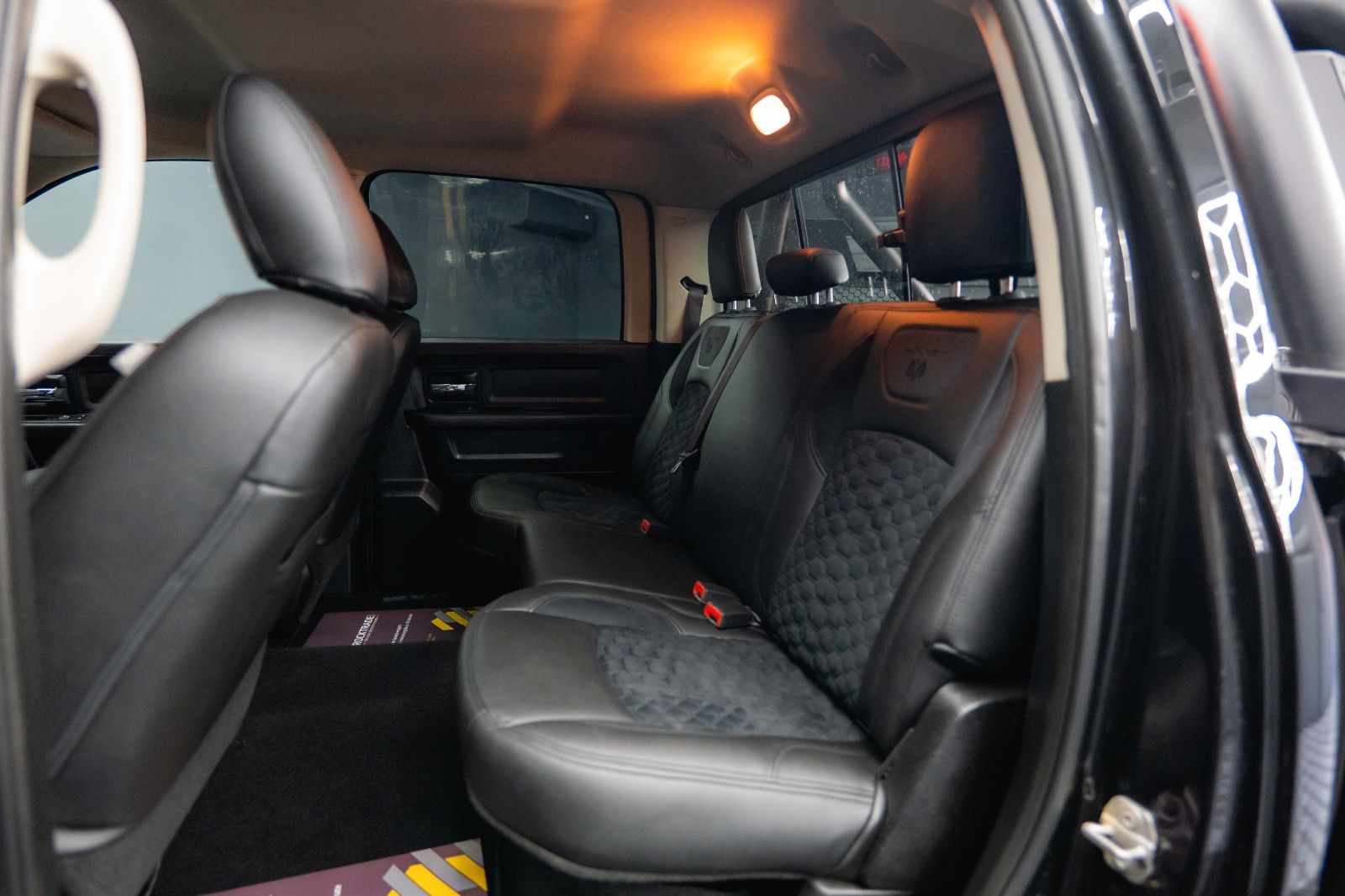 Fahrzeugabbildung Dodge RAM 5.7 V8 HEMI 4x4 Sport OFFROAD Night LONGBED