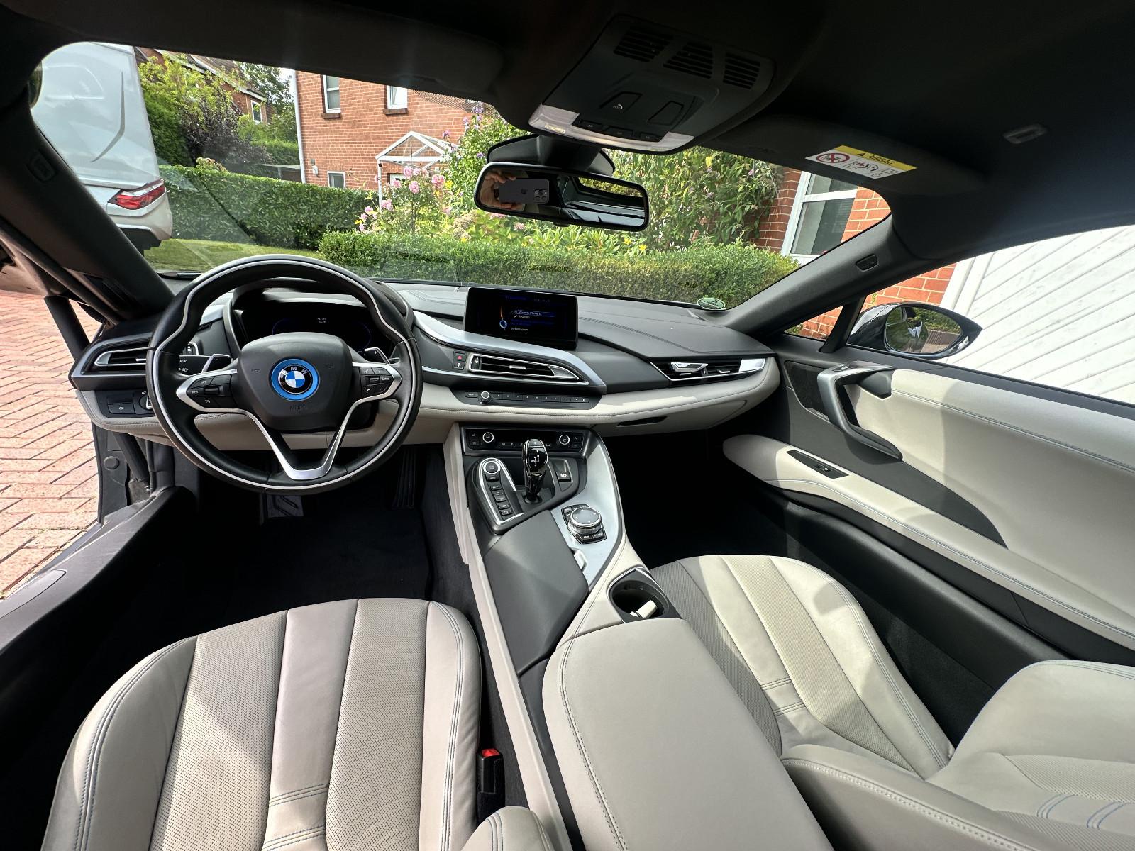 BMW i8 Pure Impulse Vollled., HUD, Harm./Kardon, 20"