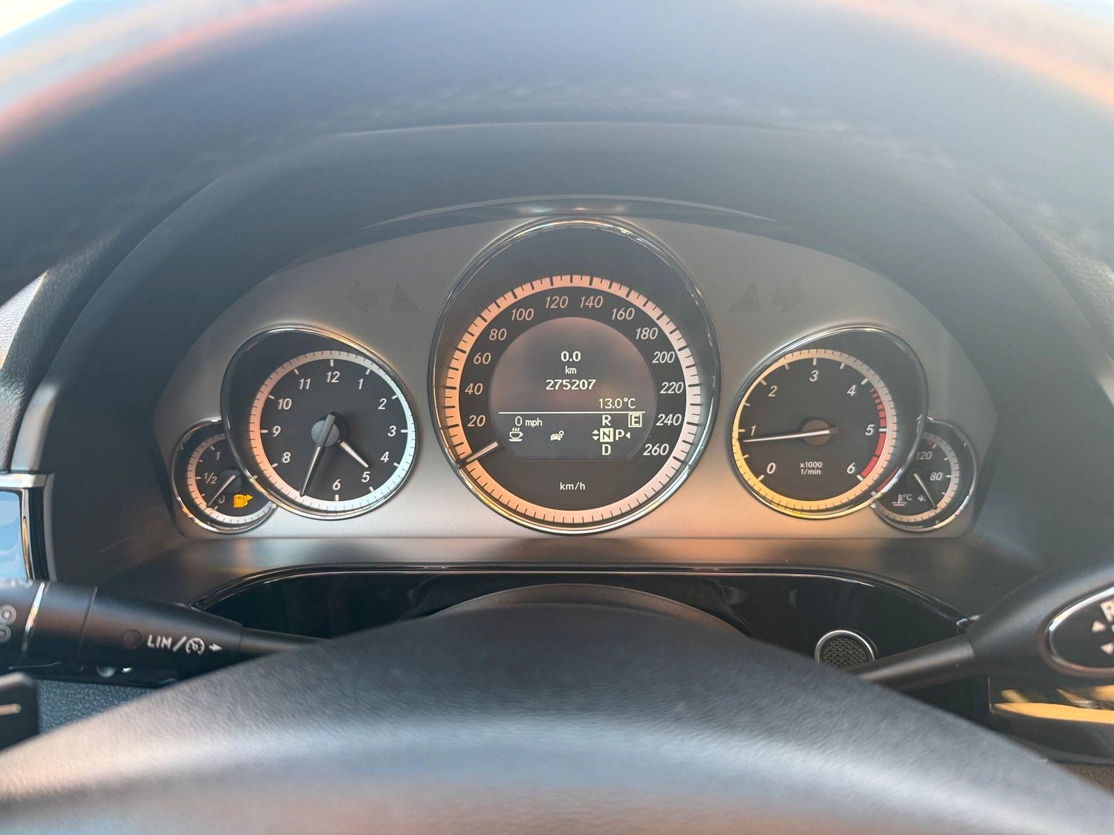 Mercedes-Benz E300 2010 — photo 15