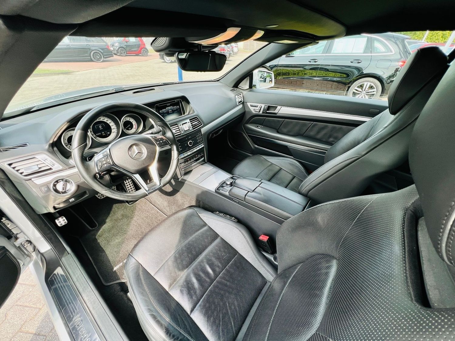 Fahrzeugabbildung Mercedes-Benz E 500 CABRIO AMG - Distronic, 360°, LED, Memory,