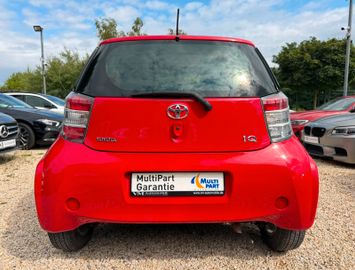 Toyota IQ - 5