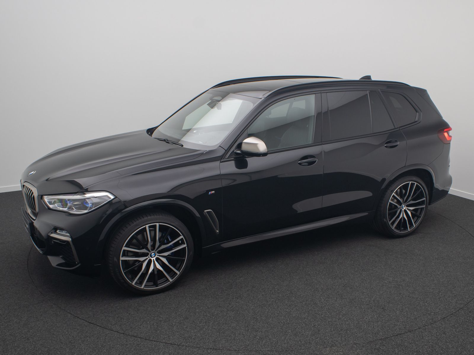 Fahrzeugabbildung BMW X5 M50i 360&deg; HUD Laser SoftCl DispKey Panorama