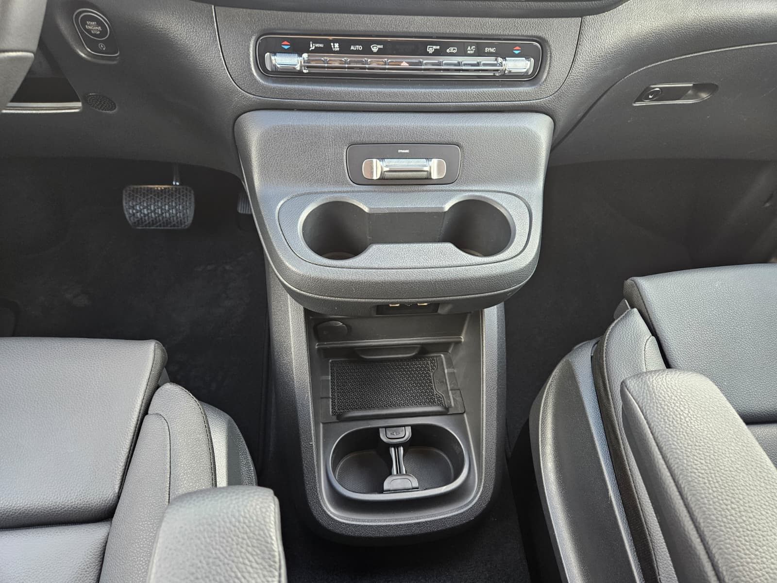 Fahrzeugabbildung Mercedes-Benz Vito 119 Tourer lang SELECT Sport LED*LEDER*AHK