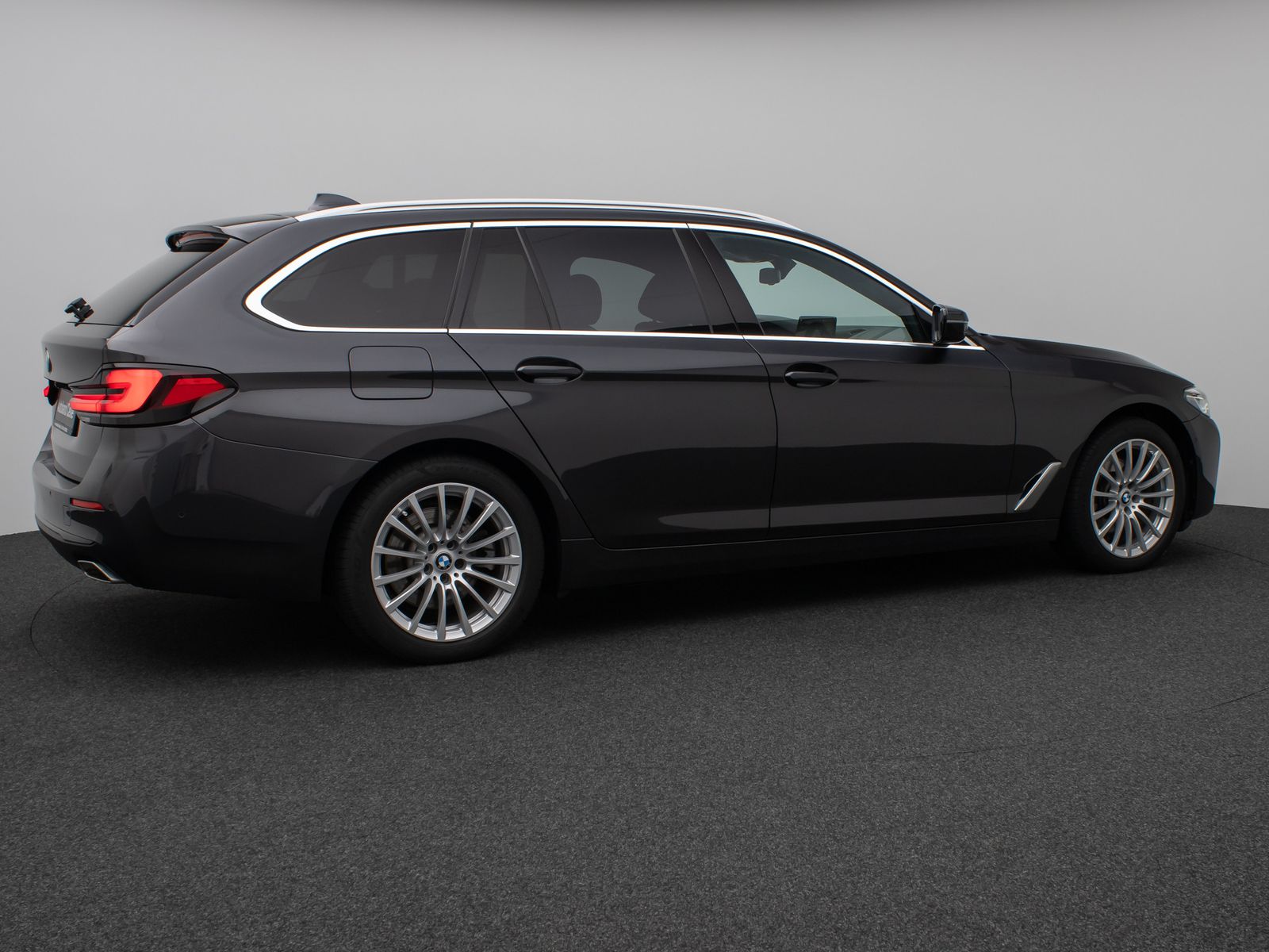 Fahrzeugabbildung BMW 520d Kamera DAB 4xKlima Leder M Sport AHK Alarm
