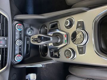 Alfa Romeo Giulia 2.0 Turbo 16V Intensa Q4 PANORAMA HARMAN