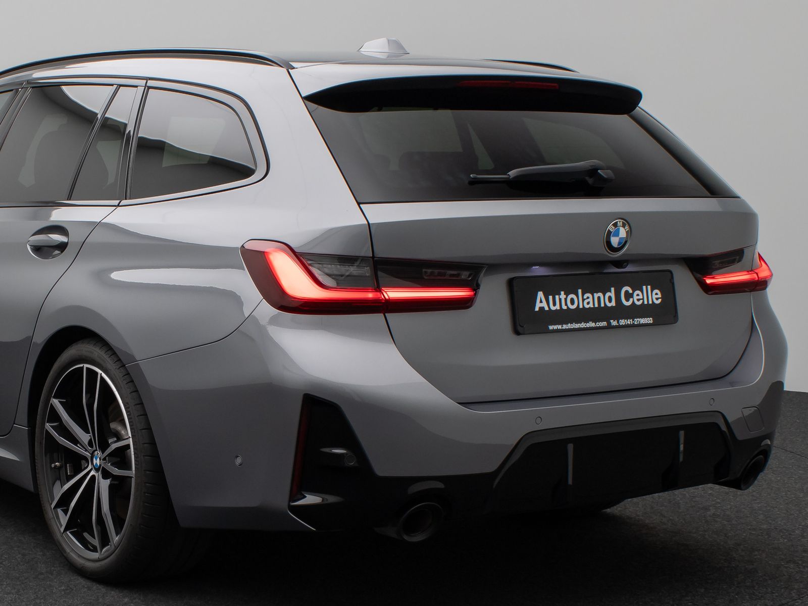 Fahrzeugabbildung BMW 330i  M Sport Panorama 360° HUD DAB H/K 19Zoll