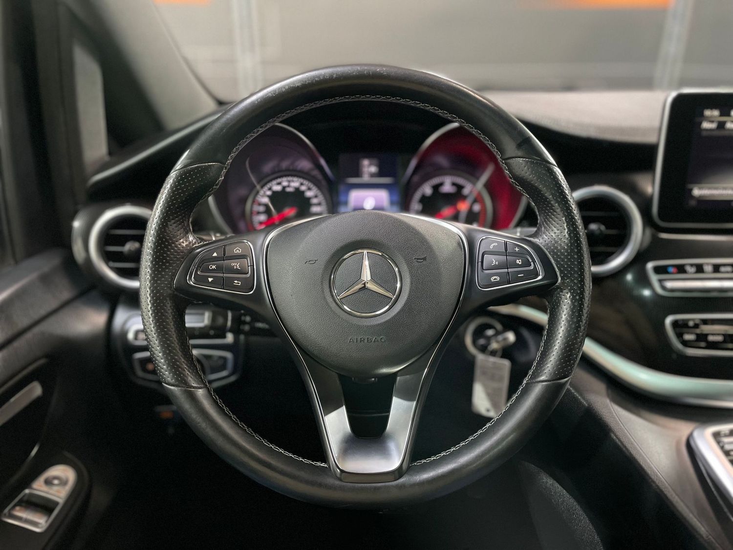 Fahrzeugabbildung Mercedes-Benz V 250 EDITION 4MATIC lang #LED#Pano#2x e-Türen