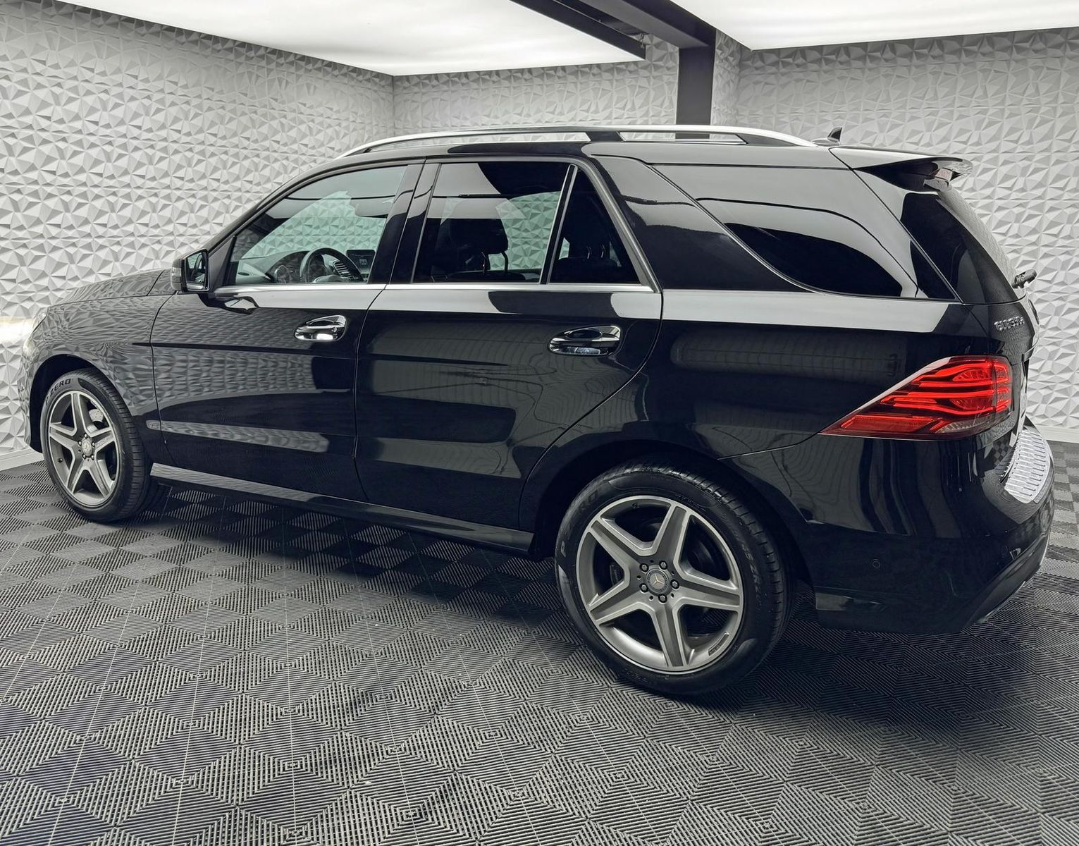 Fahrzeugabbildung Mercedes-Benz GLE 350d AMG/AIRMATIC/DISTRO/PANO/AHK/RCAM/CARP