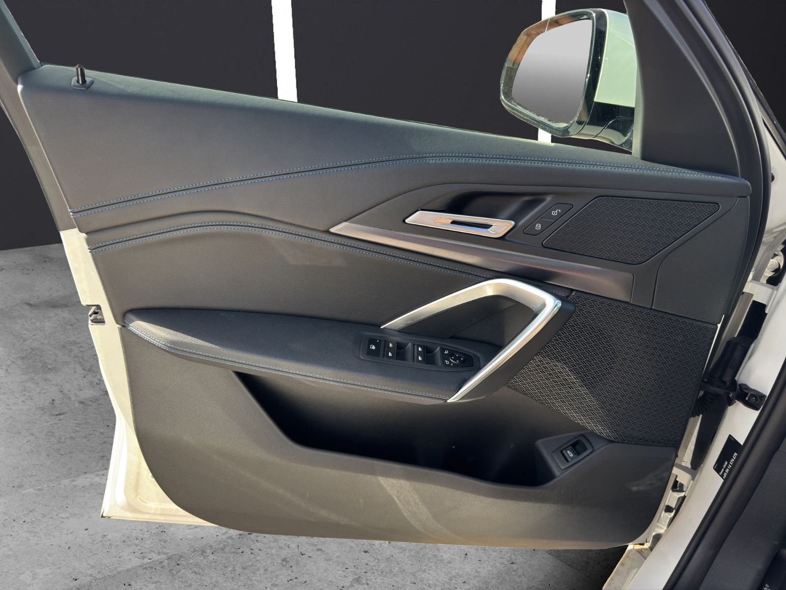 Fahrzeugabbildung BMW iX1 30 xDrive M Sport/Apple/Massage/Performance/