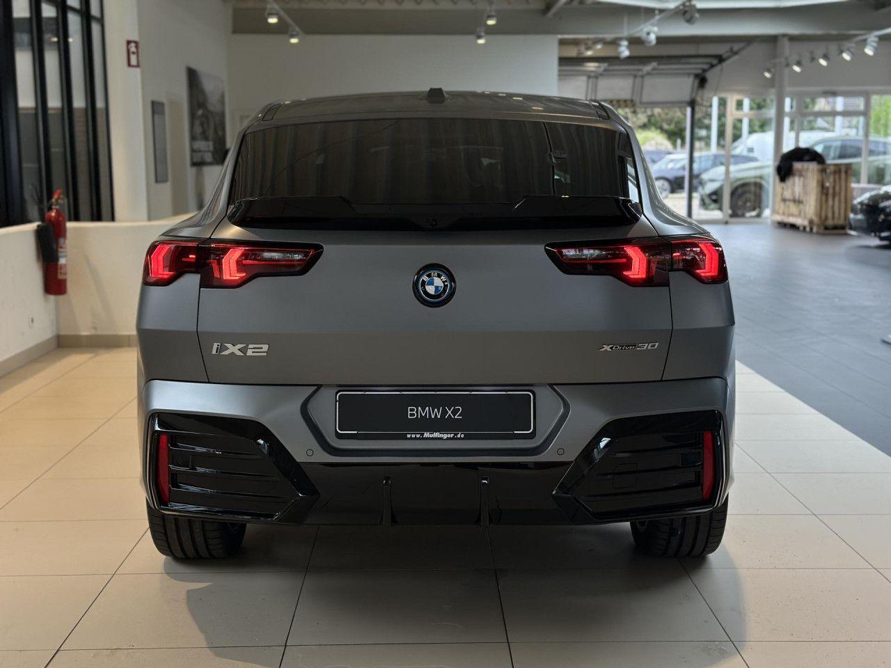 BMW iX2 x30 M Sport Pro Frozen ACC PanoD.SurView 20"