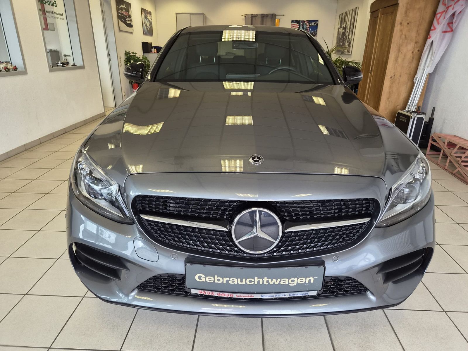 Fahrzeugabbildung Mercedes-Benz C 300 e Limousine/HIGH PERF. / KAMERA / AMG