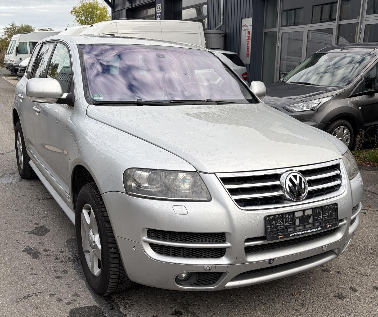 Volkswagen Touareg 2005 — rear view