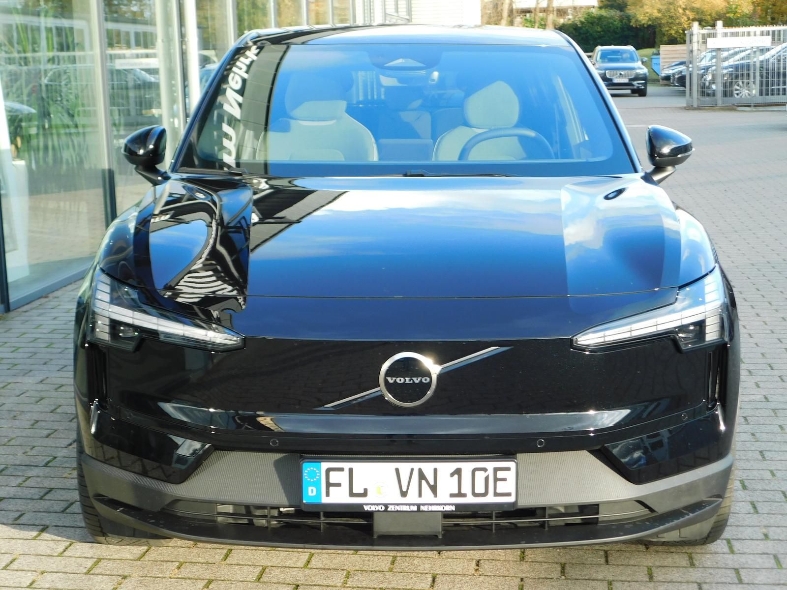 Fahrzeugabbildung Volvo EX30 Plus 2WD Pure Electric