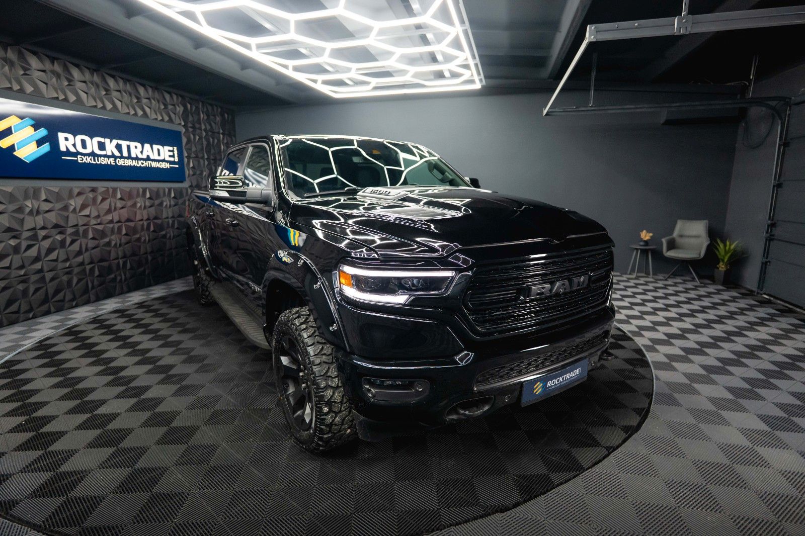 Fahrzeugabbildung Dodge RAM 5.7 V8 HEMI 4x4 Offroad BLACK EDITION  LPG