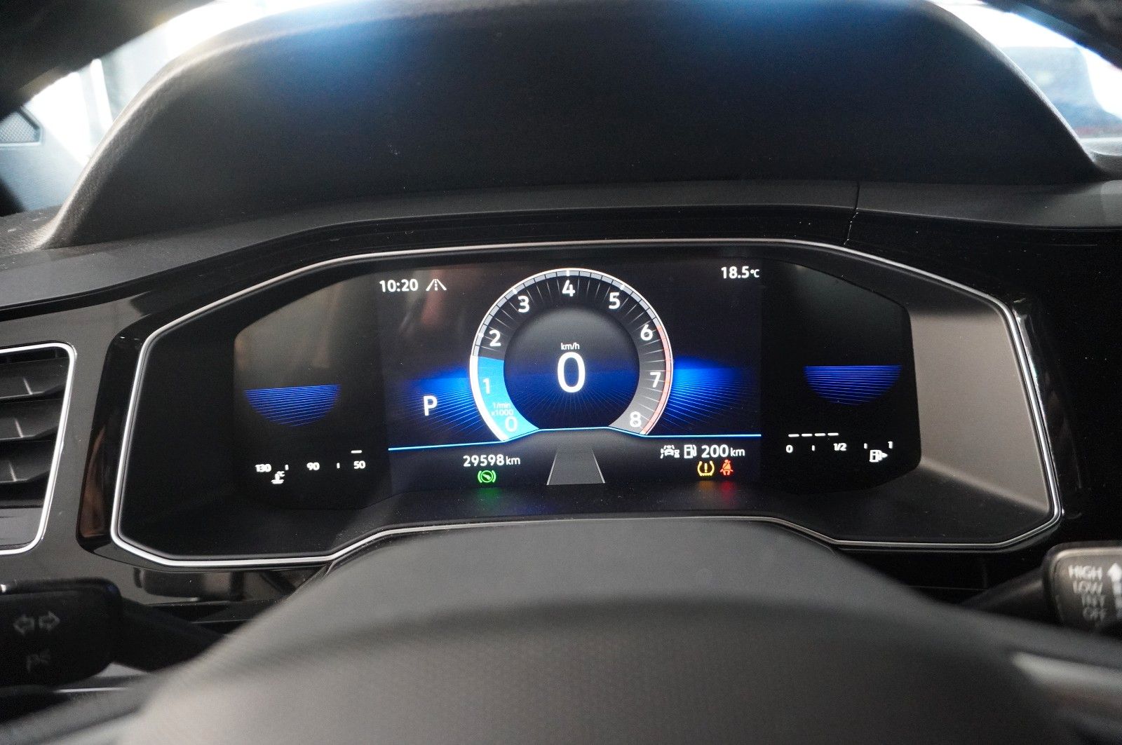 Fahrzeugabbildung Volkswagen Taigo 1.0 TSI R-LINE DSG NAVI/LED/KAMERA/SH/DAB+