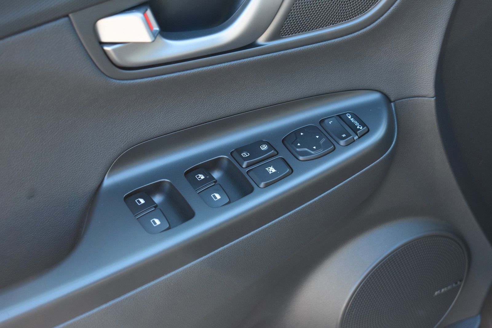 Fahrzeugabbildung Hyundai Kona Premium 4WD HUD LED ACC Automatik 1.Hand