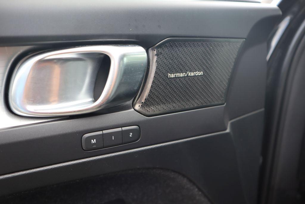 Volvo XC40 T3 Momentum|NAVI|PANO|SHZG|LED|LEDER|
