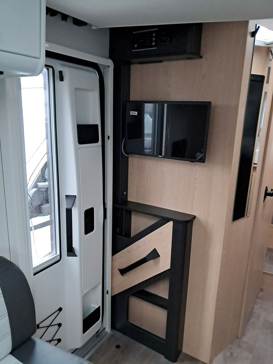 Fahrzeugabbildung Sunlight Adventure T 66S Automatik, Dörr Edition, TV