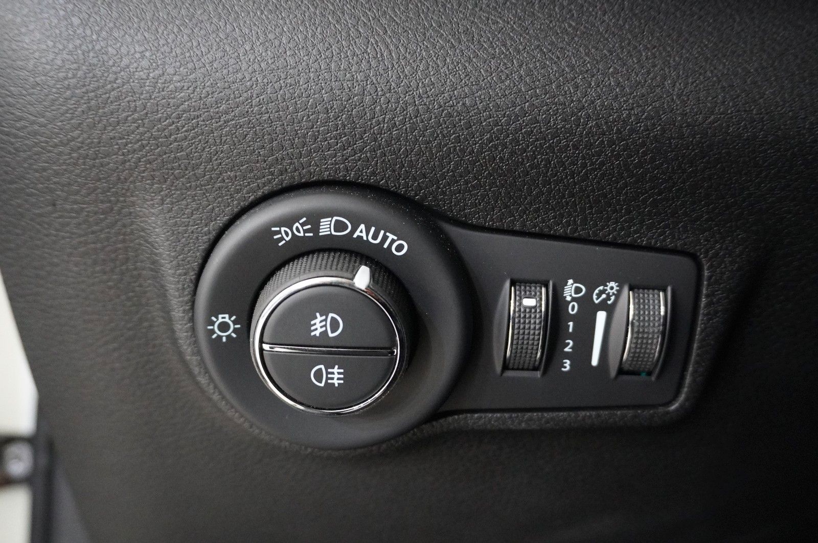 Fahrzeugabbildung Jeep Compass 1.3T GSE LIMITED NAVI/LED/360°/VIRT/DAB+