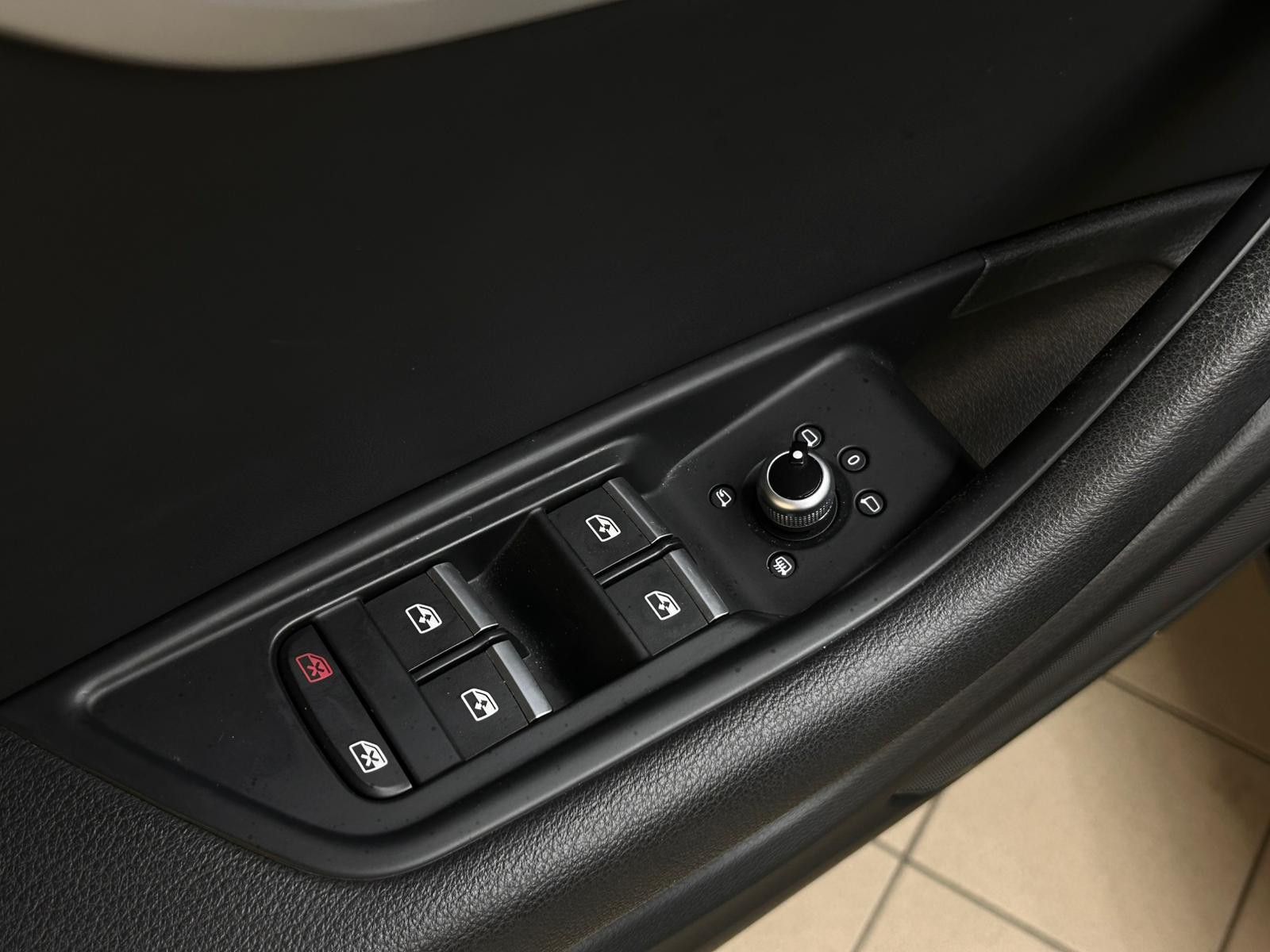 Fahrzeugabbildung Audi A4 45 TDI Quatt Tipt Sport LEDER+SHZ+NAV+LED+ACC