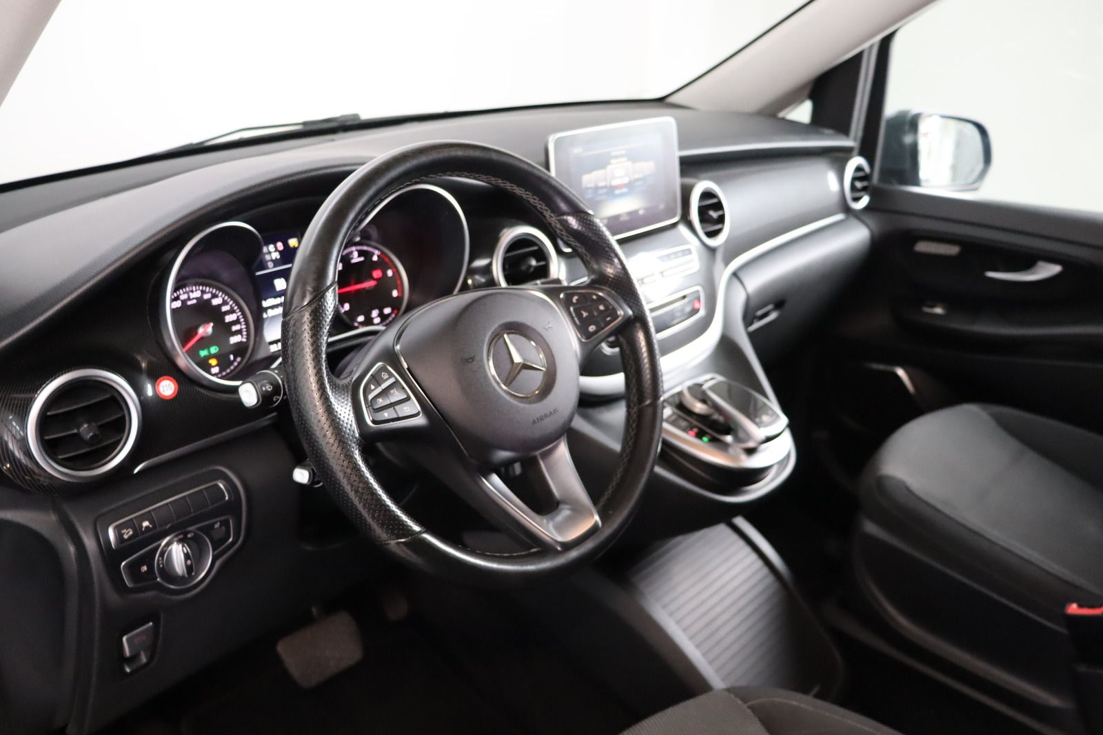 Fahrzeugabbildung Mercedes-Benz V 250 d lang 4-Matic * PDC * Navi * SHZ