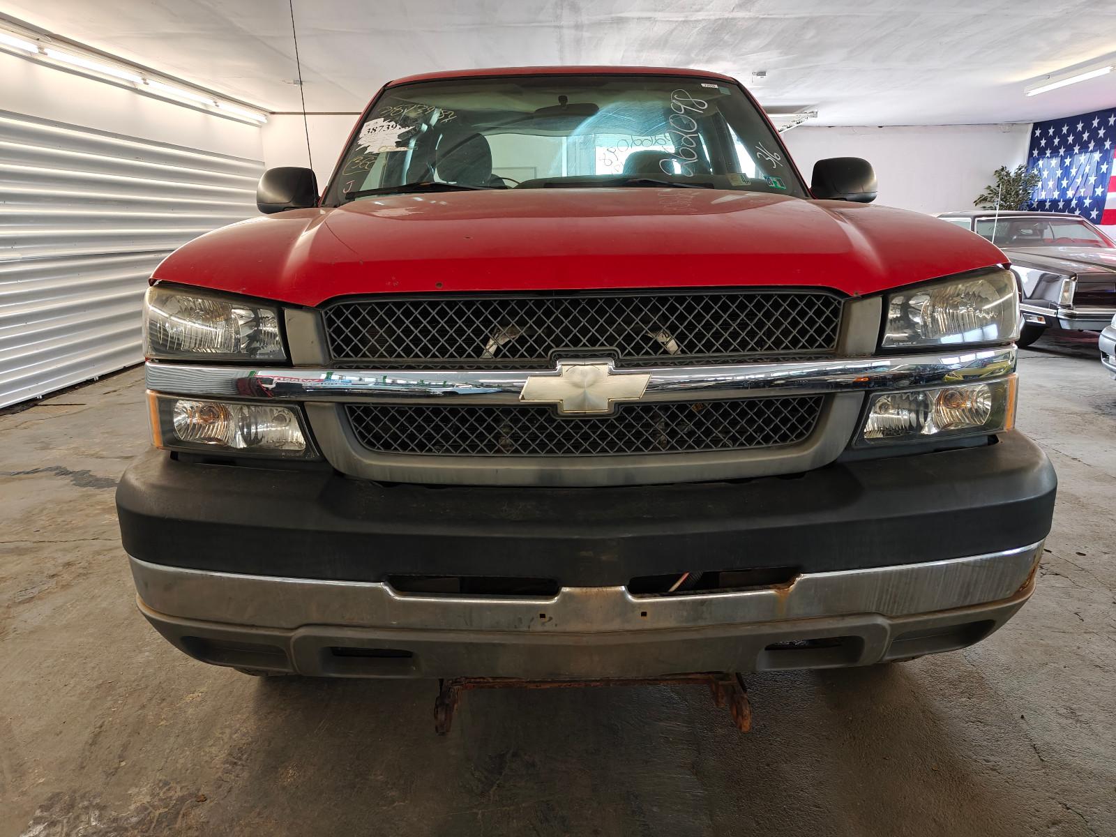 Chevrolet Silverado 2004 — rear view