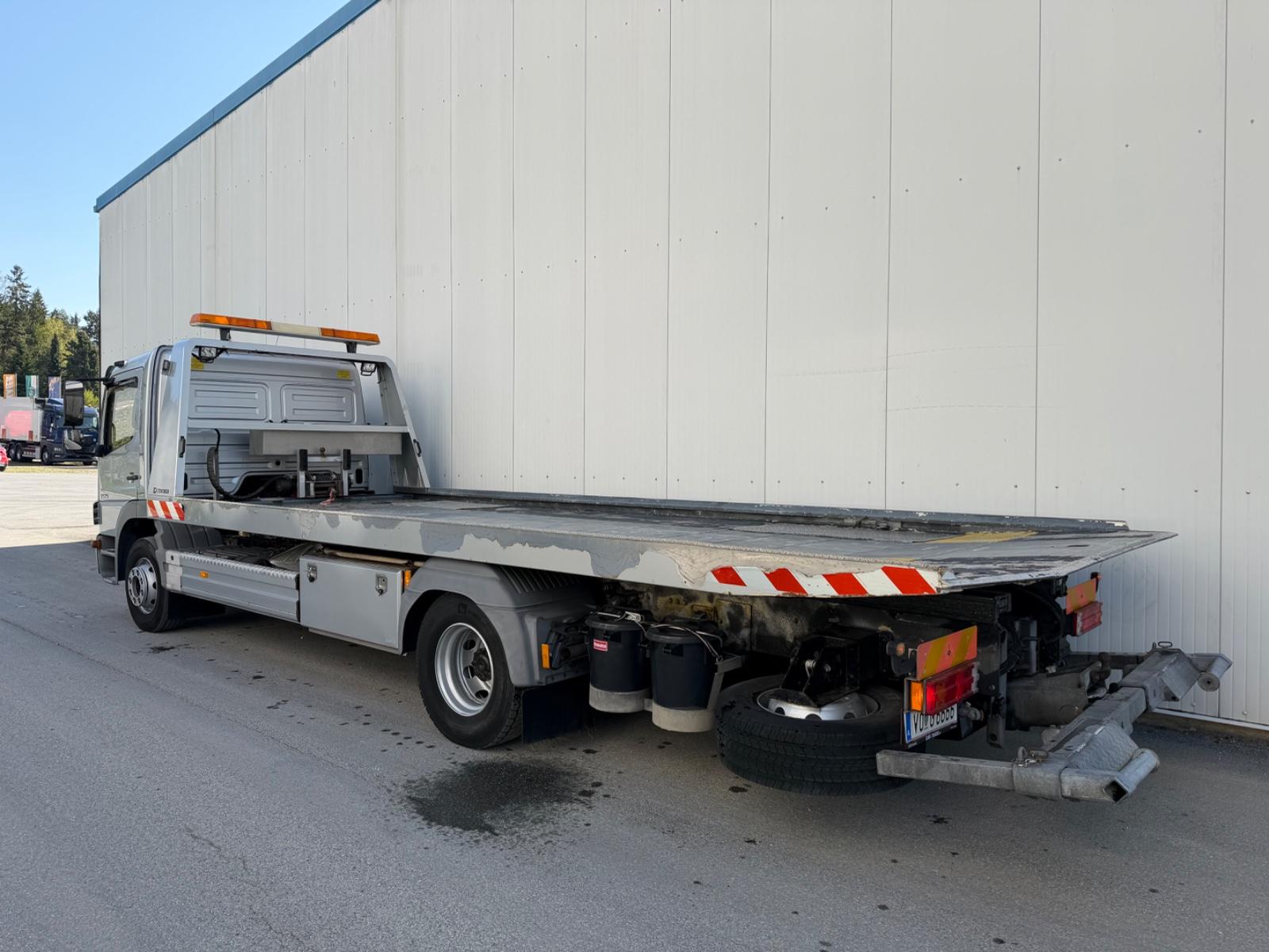 Mercedes-Benz Atego 1529 Tischer/Schiebe-Brille/Webasto/Bett