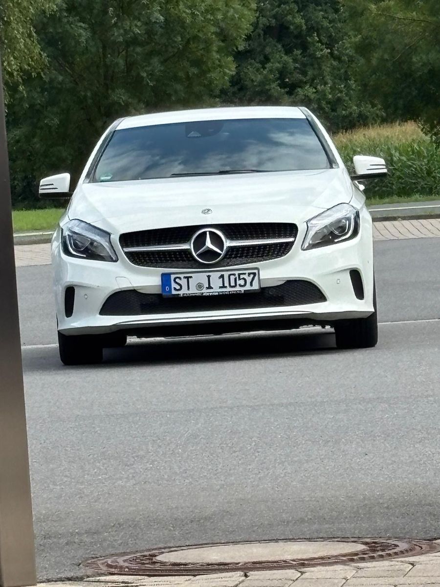 MERCEDES-BENZ A 180 -