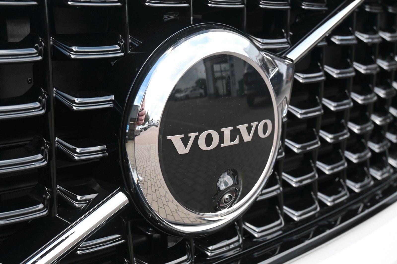 Fahrzeugabbildung Volvo XC40 B4 DKG Plus Dark*FSHZG*360°*ACC*Allwetter