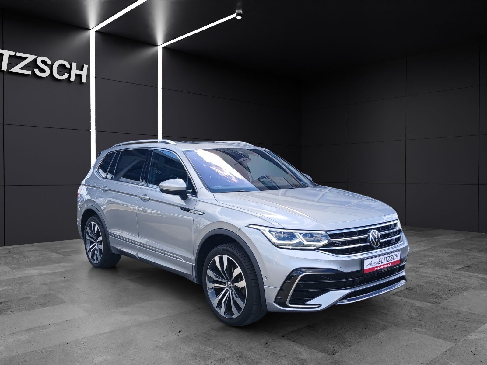 Fahrzeugabbildung Volkswagen Tiguan Allspace TSI R-Line DSG 4M IQ.Light Navi