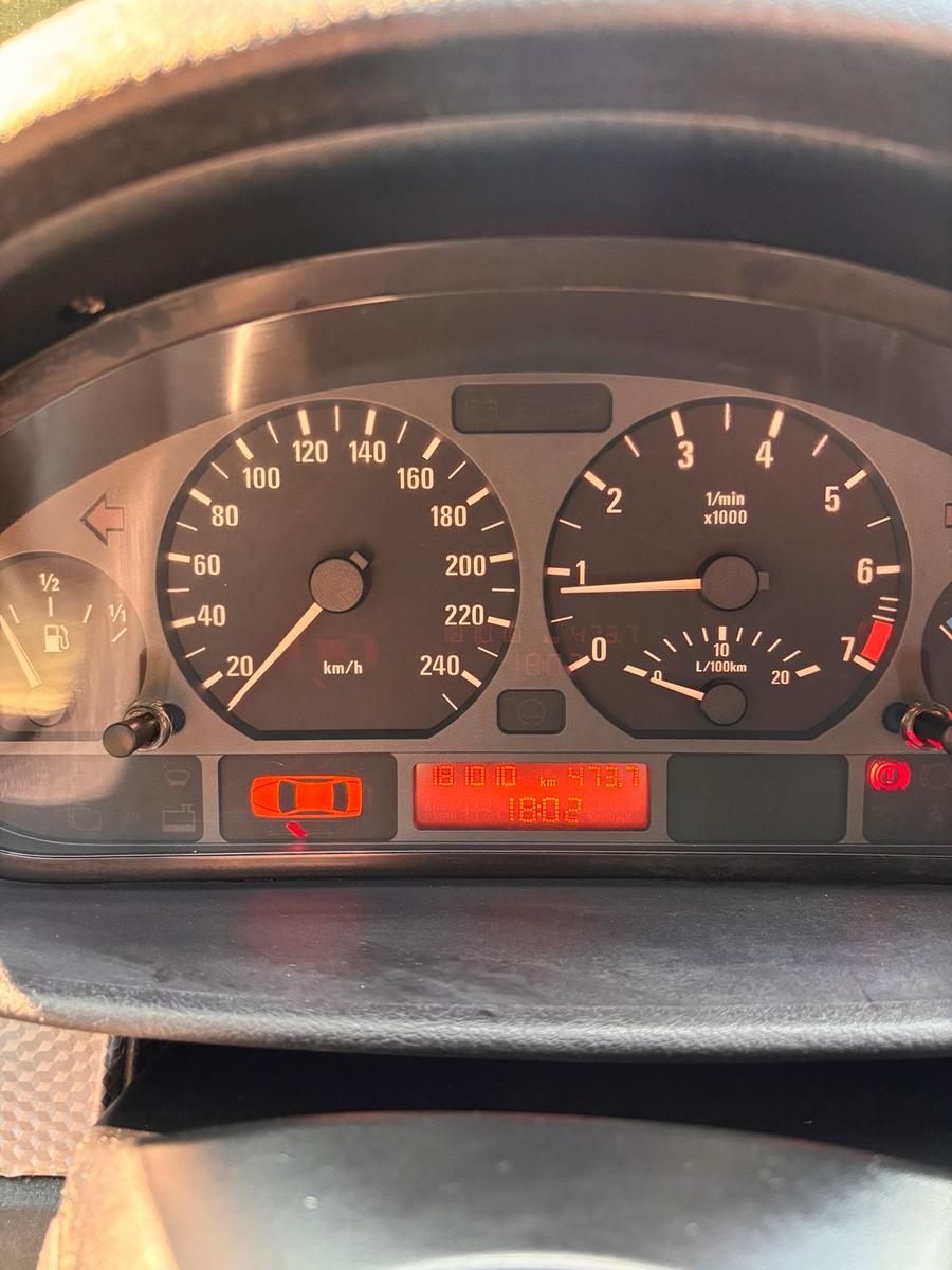 BMW 318 2004 — photo 11