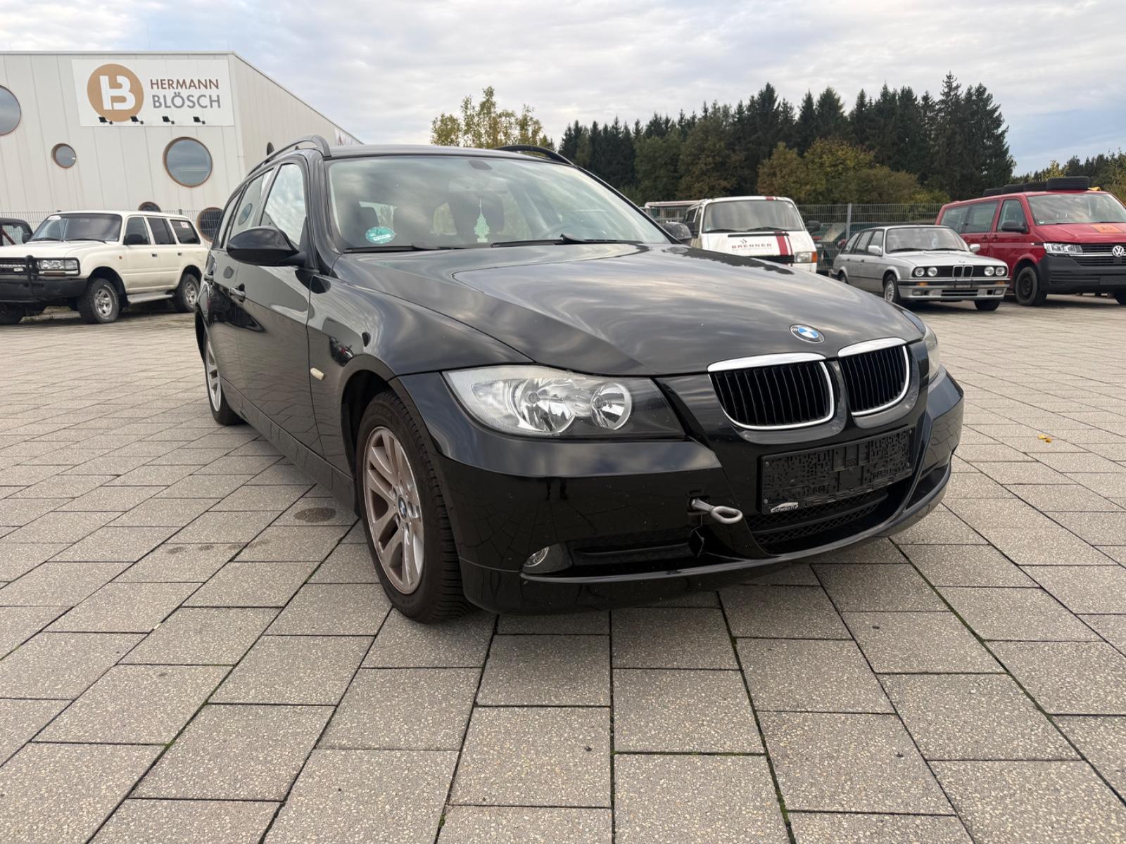 BMW 318 2008 — photo 7