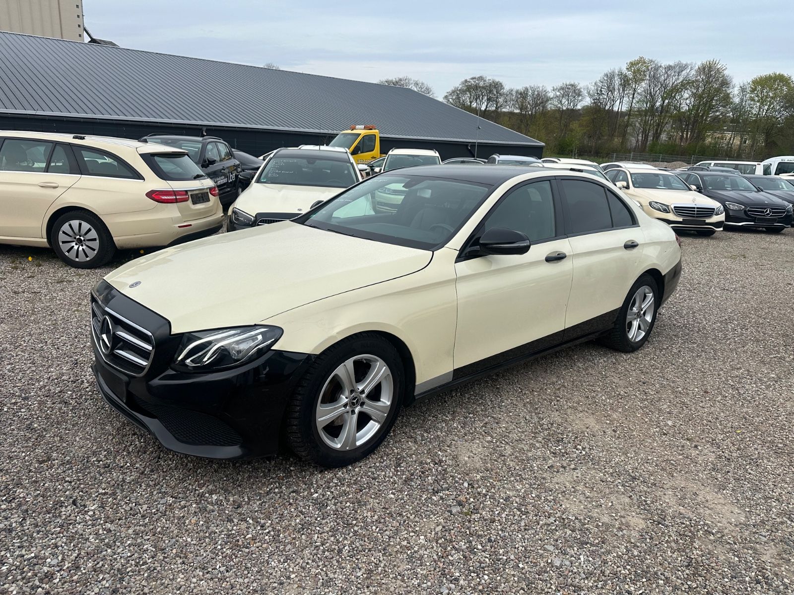 MERCEDES-BENZ E 200