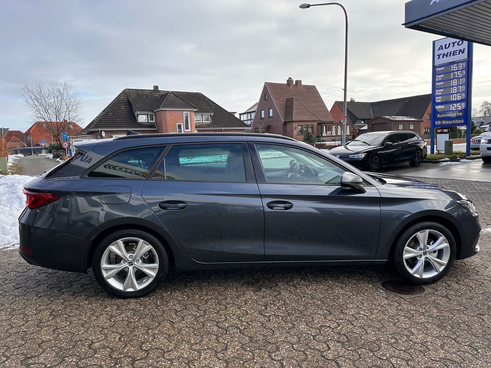 Fahrzeugabbildung SEAT Leon ST 1.5 eTSI FR DSG LED/GRA/SHZ/Kamera/APP