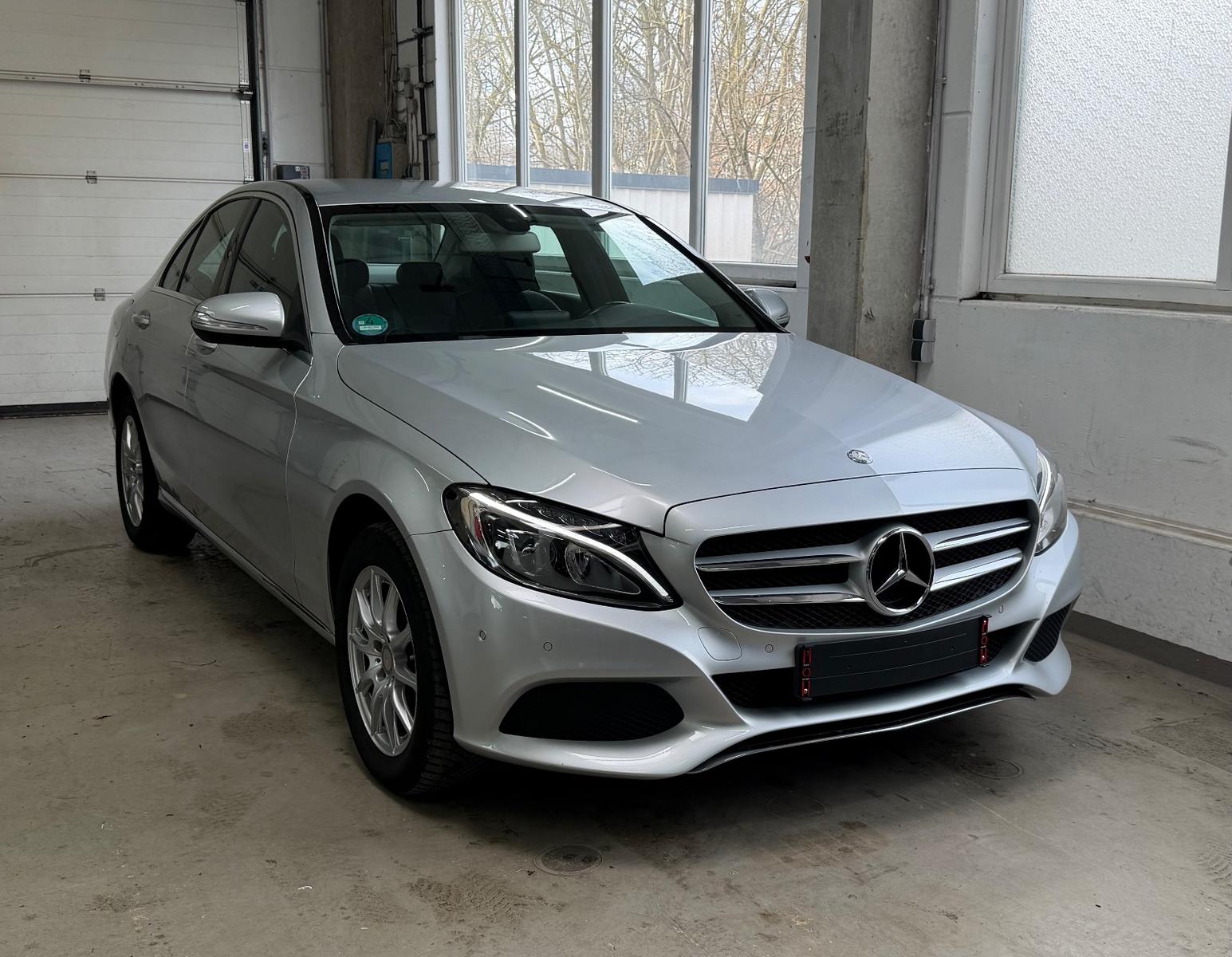 Mercedes-Benz C 180 CGI Avantgarde  LED SHZ PTS NAVI