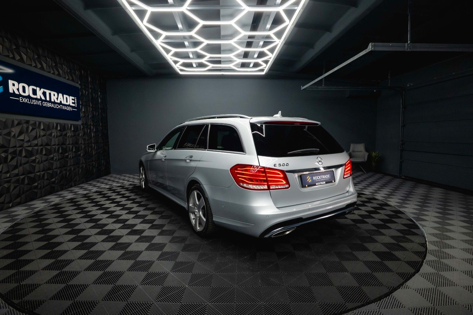 Fahrzeugabbildung Mercedes-Benz E 500 V8 CGI AMG Sport *Airmatic*Pano*ACC*H&K*